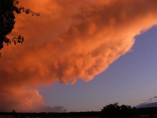 2012-08-bnci-Gewitter-Wolken