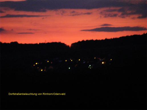 2012-08-bsab-Dorfeffekt am Berghang durch Strau00dfenbeleuchtung