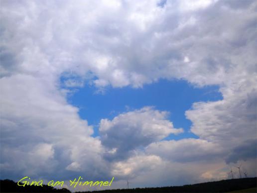 2013-05-eio-Selbst der Himmel hat Spau00df an Gina und zeigt es in den Wolken...