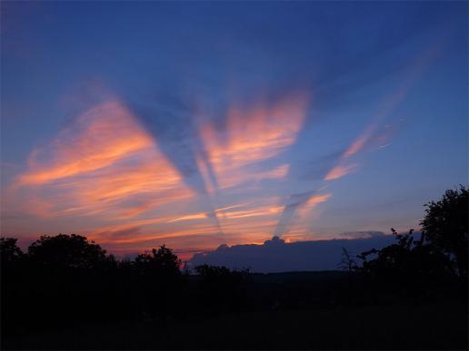 2013-06-cada-Sonnenstrahleffekt durch Wolken-Schatten - Odenwald