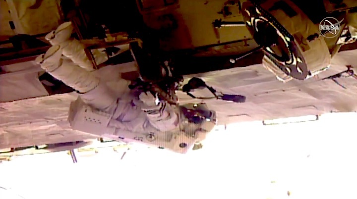 2019-female-spacewalk-ar