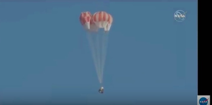 2019-spacex-dragon-reentry-ax