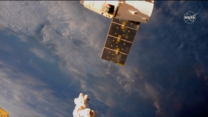 2020-01-7-spacex-dragon-iss-ap