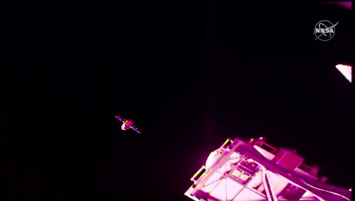 2020-01-7-spacex-dragon-iss-azc