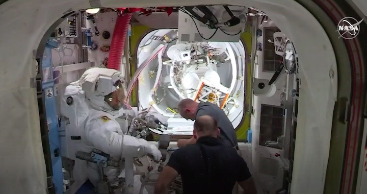 2020-06-iss-spacewalk65-ai