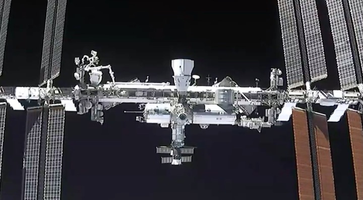 2021-04-24-crew2-iss-docking-an
