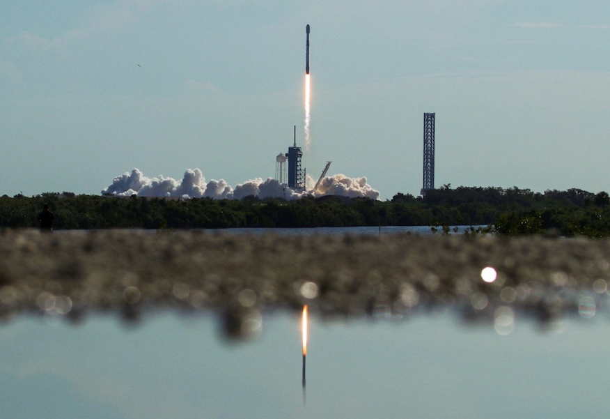 20250528-starlink-10-32-liftoff-ab-1