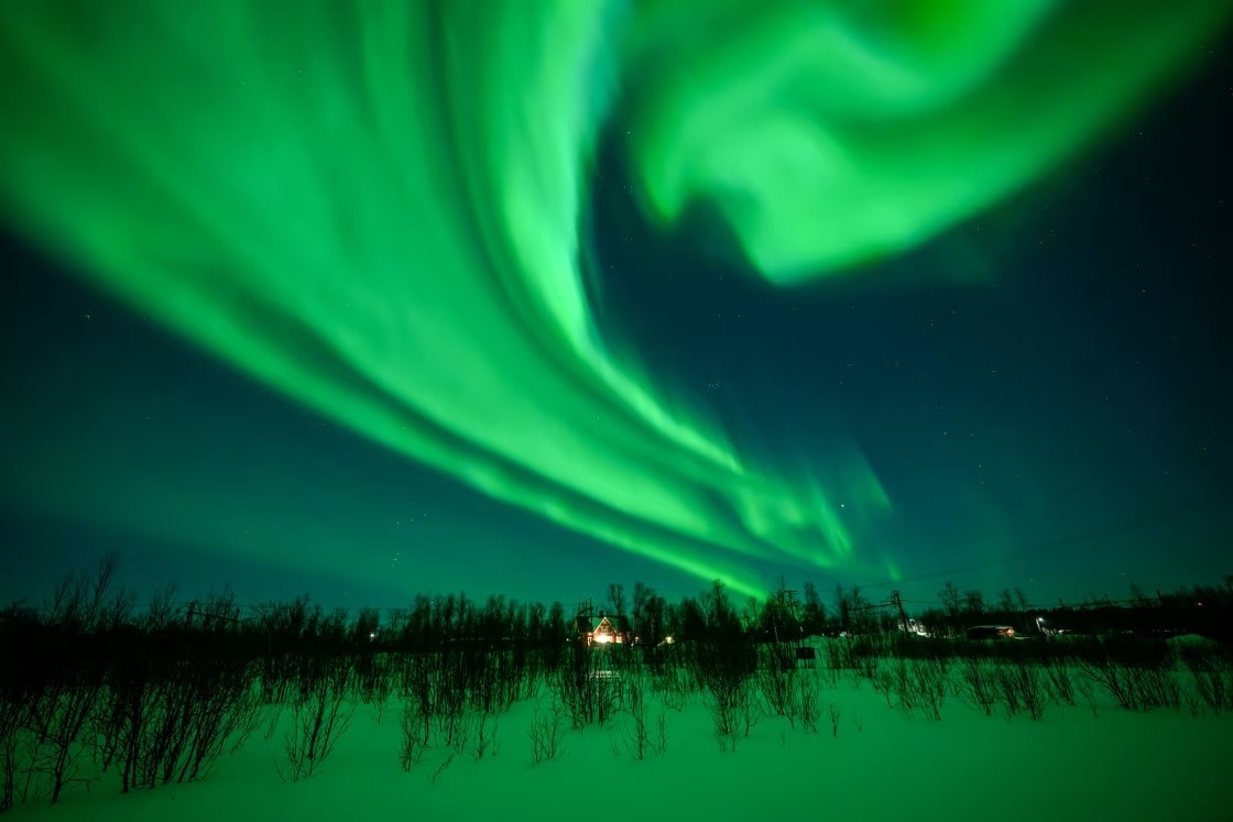 241126-auroras-ch-1553-75ad42