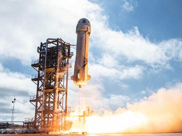 53f3bd39-401b-4908-b849-08d3e41c4d4f-blueorigin-ns12-liftoff