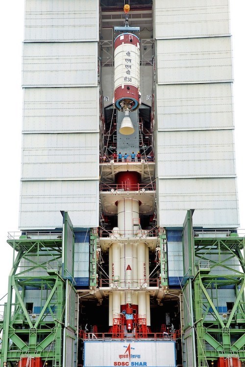 8hoistingofpslv-c38secondstage