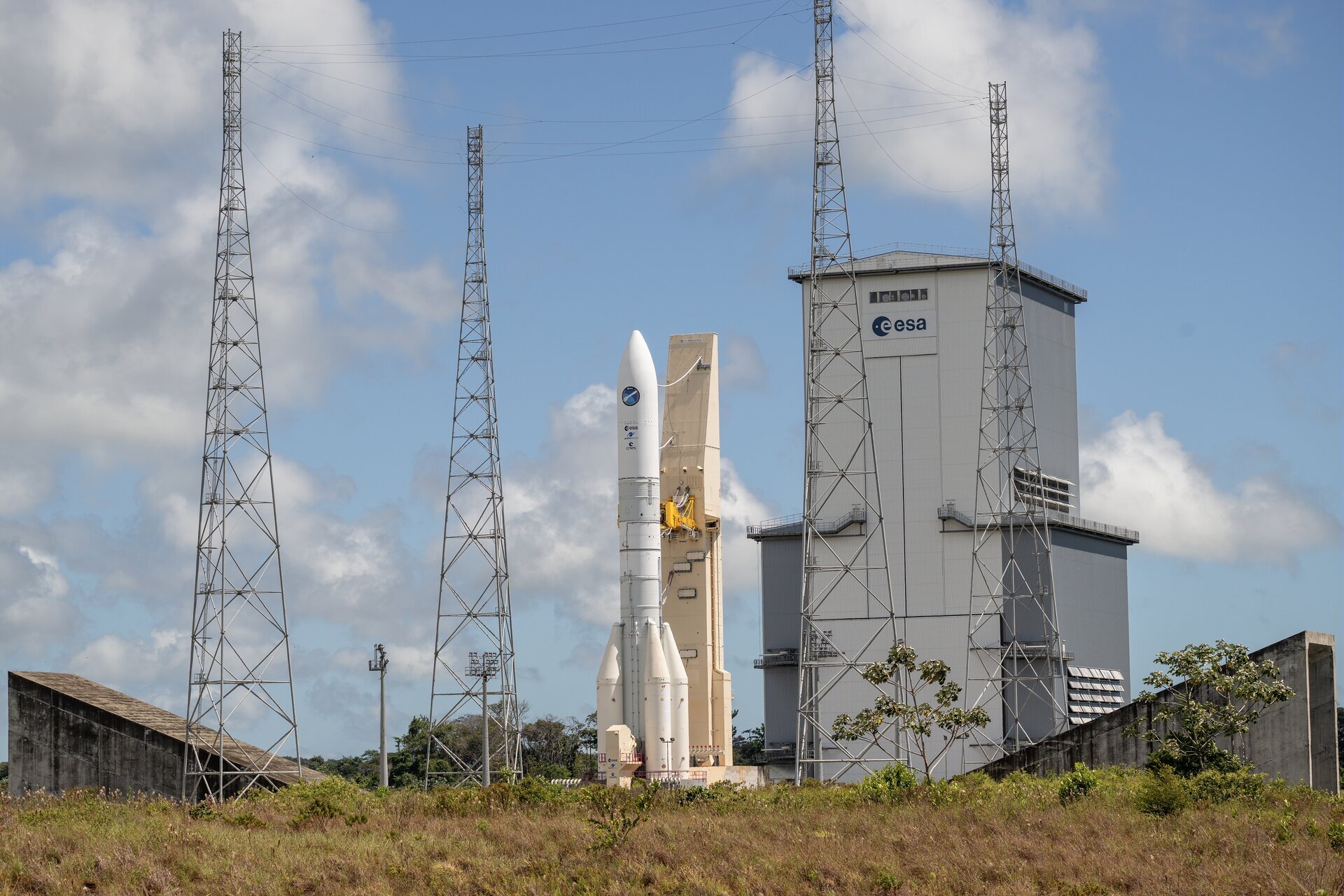 ariane-6---test-removal-of-mobile-gantry-pillars-3-2