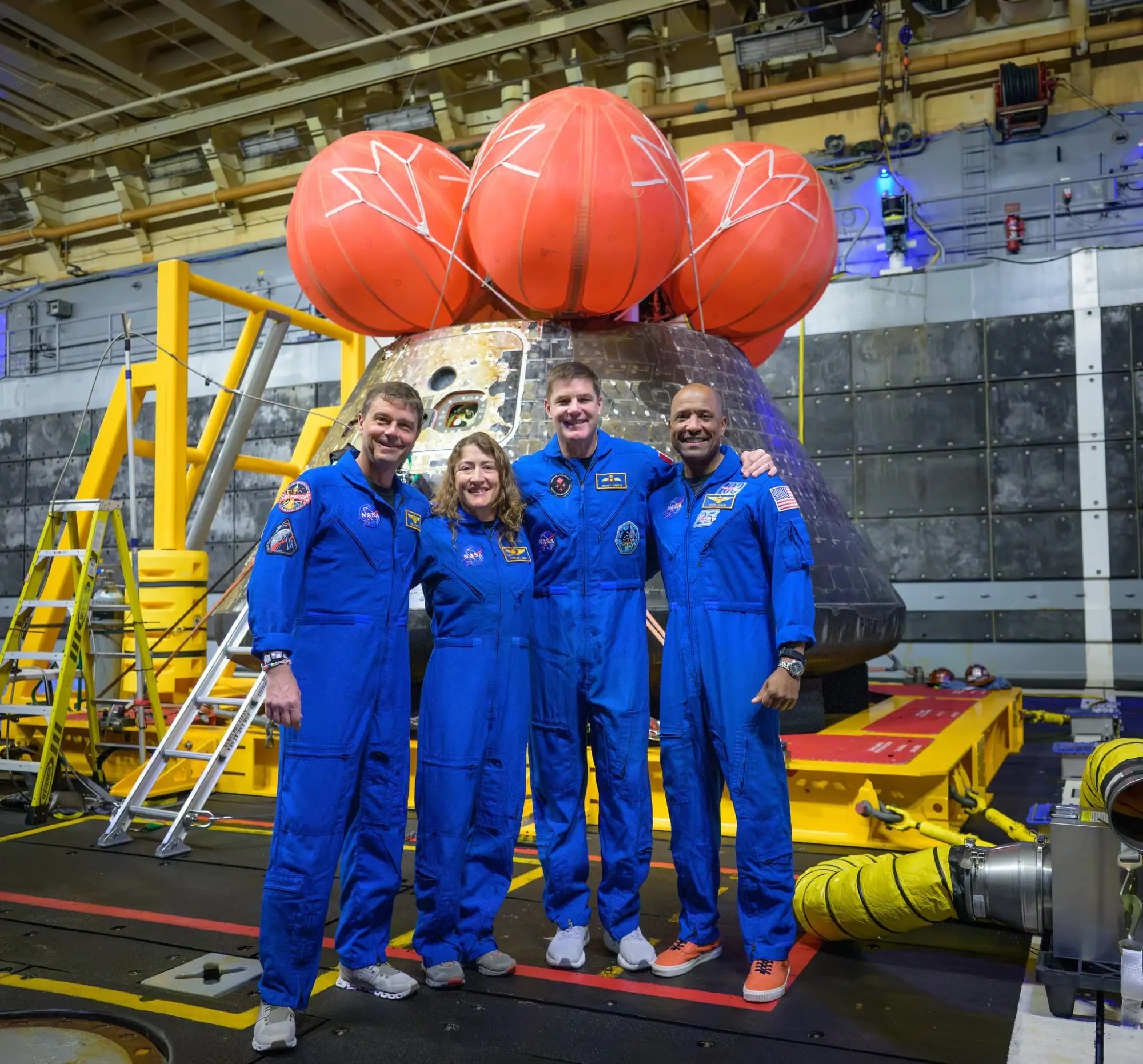 artemis-2-crew-with-capsule
