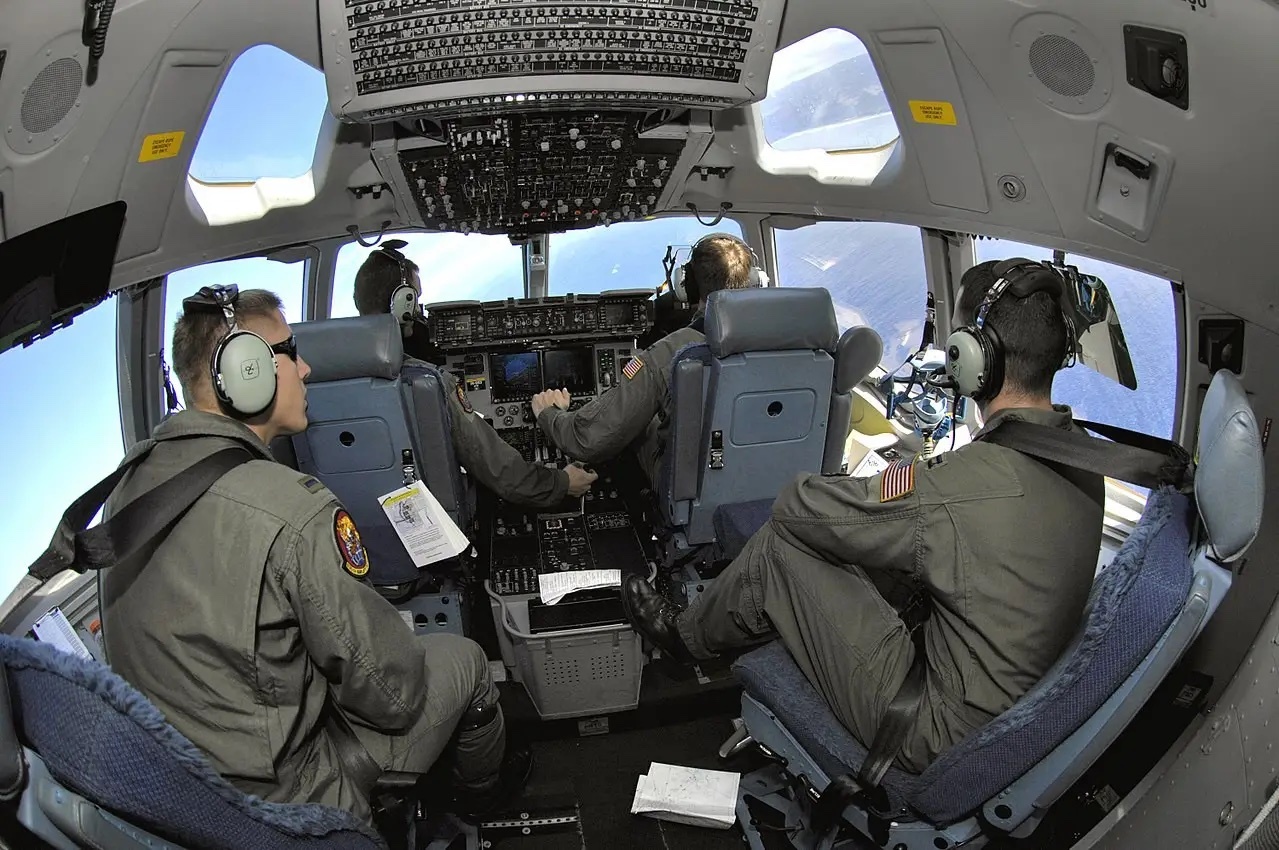 c-17-cockpit-usaf-1