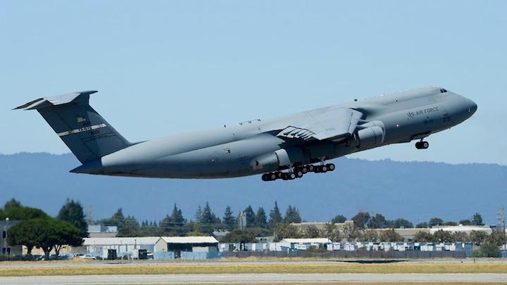 c-5-take-off-moffet-field-ca