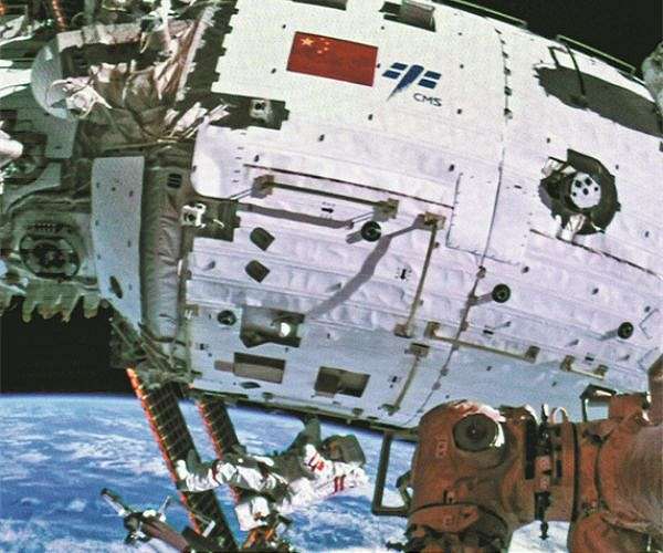 china-shenzhou-17-commander-colonel-tang-hongbo-eva-tiangong-space-station-hg