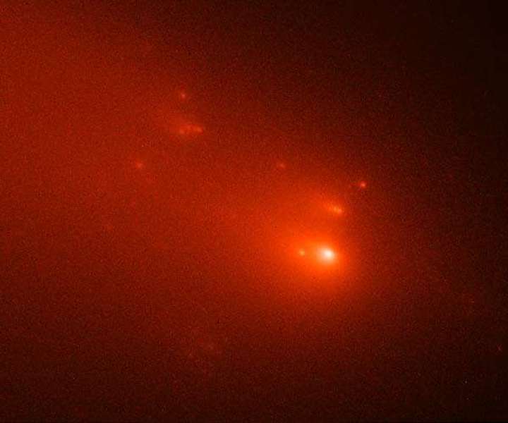 comet-atlas-hubble-april-23-2020-breakup-nucleus-hg