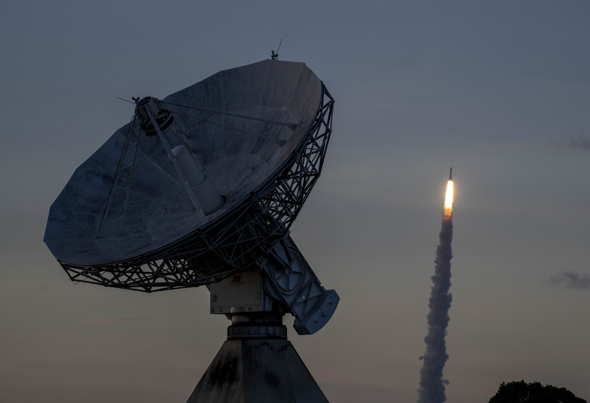 copernicus-sentinel-1d-on-its-way-to-orbit-pillars