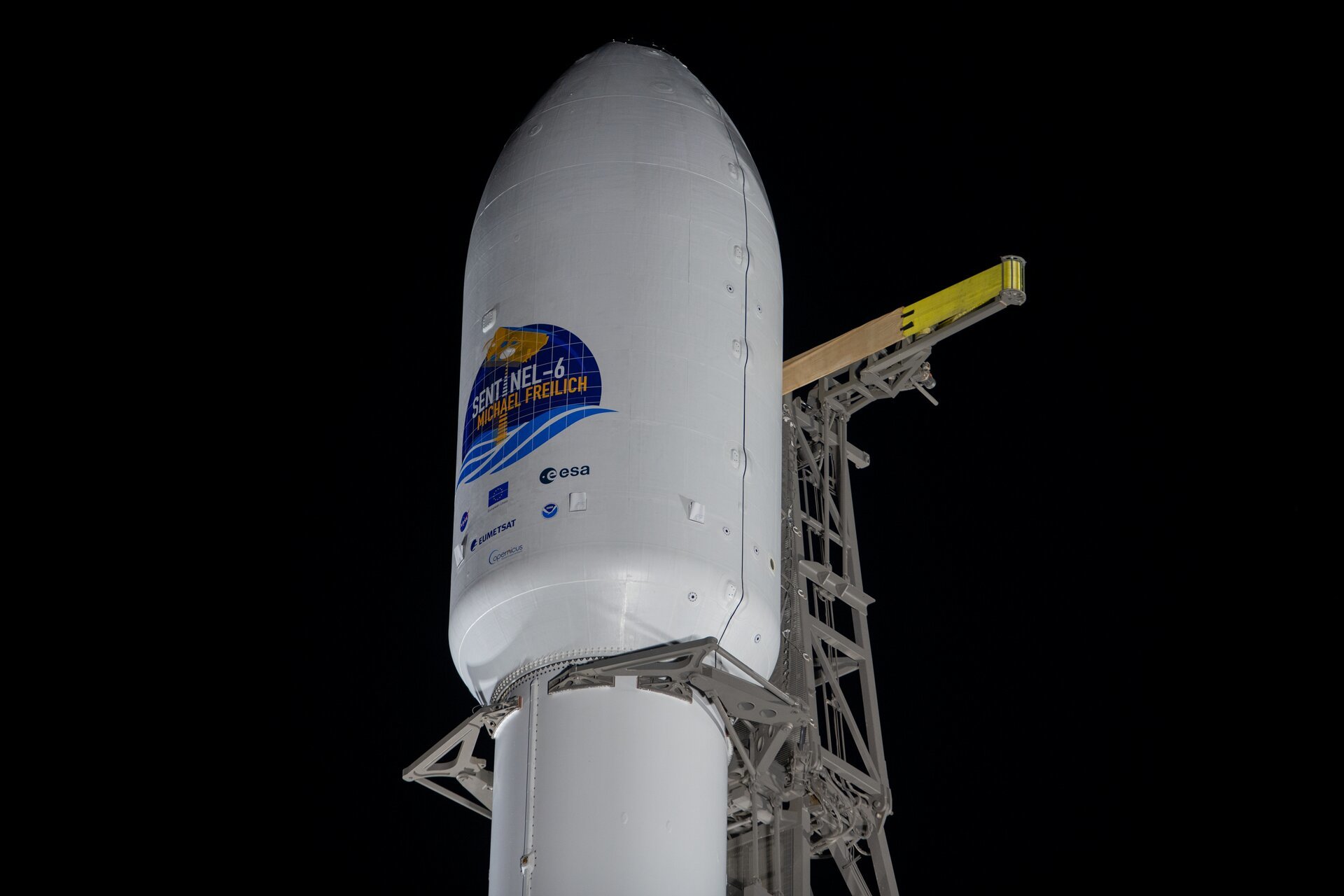 copernicus-sentinel-6-michael-freilich-poised-for-liftoff-pillars