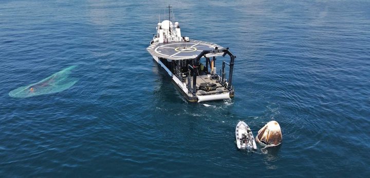 crew-dragon-demo-2-c206-splashdown-080220-nasa-drone-1-crop-c-1024x494