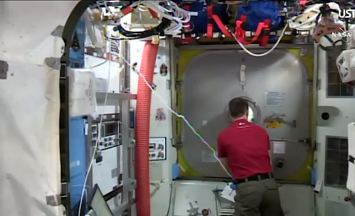 crew50-spacewalk-adkg-1