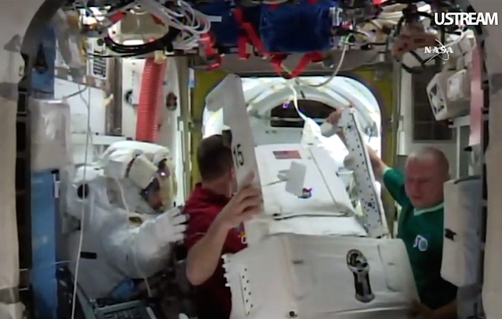crew50-spacewalk-adkk