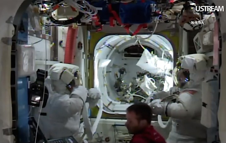 crew50-spacewalk-adkn