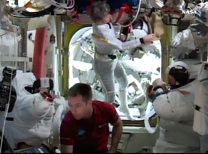 crew50-spacewalk-adku