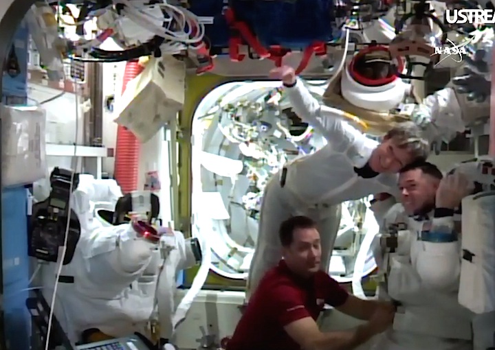 crew50-spacewalk-adkv