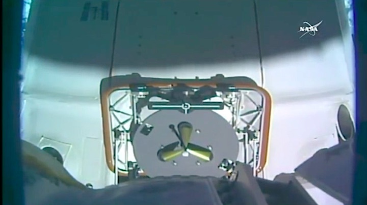 crs14-arrival-iss-ah
