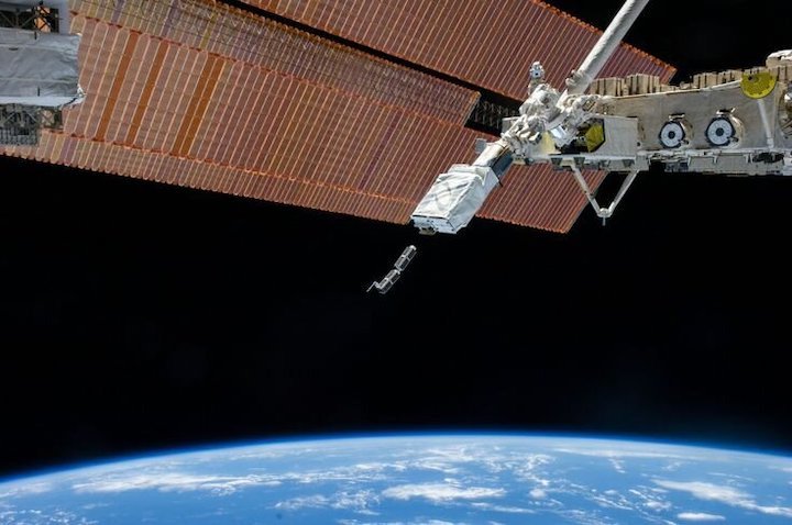 cubesat-deployment-from-iss-pillars