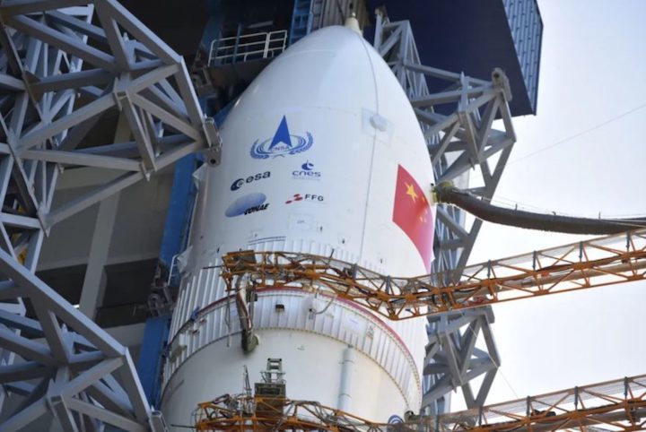 cz5-y4-rollout-tianwen1-17072020-casc-payload-fairing-879x588
