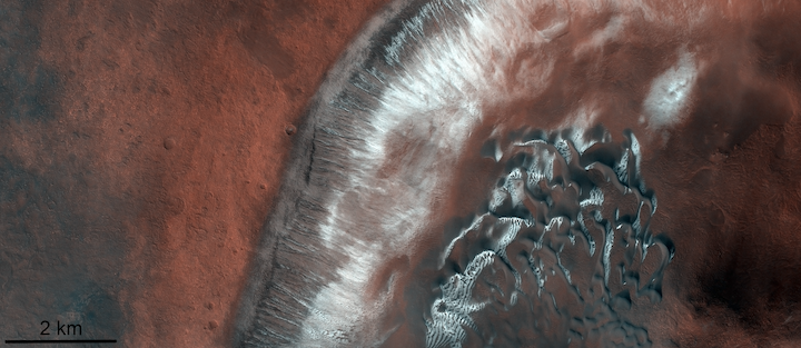 dune-fields-in-mars-green-crater-pillars