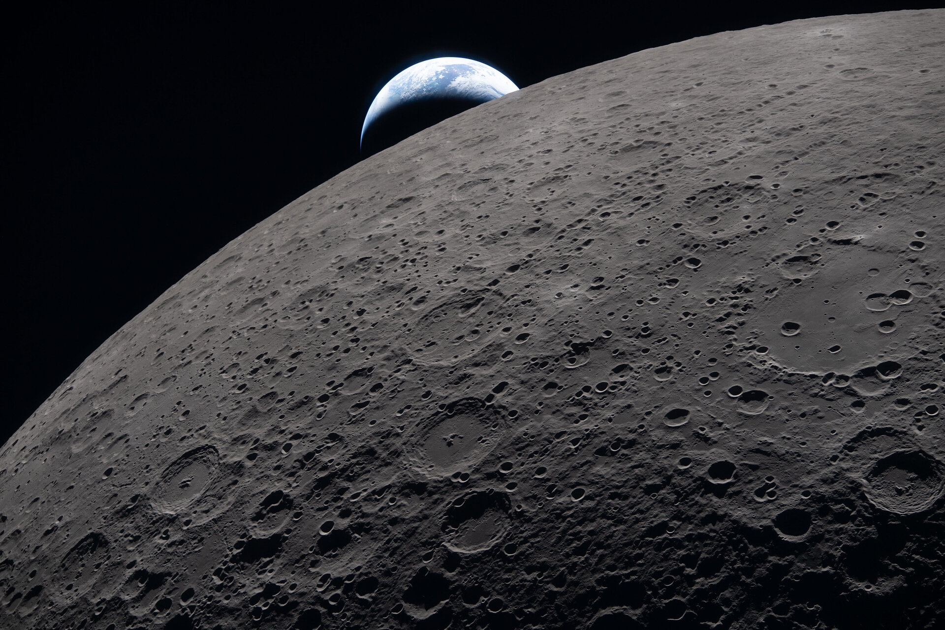 earthset-from-lunar-orbit-pillars