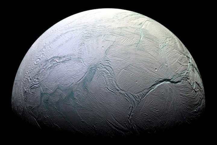 enceladus-800x533