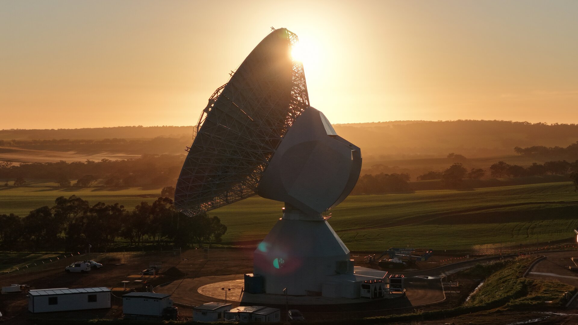 esa-s-fourth-deep-space-antenna-in-new-norcia-australia-pillars