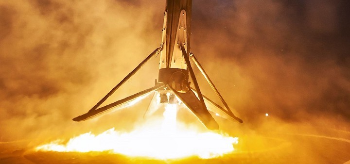 falcon-heavy-b1055-ocisly-landing-spacex-2-crop