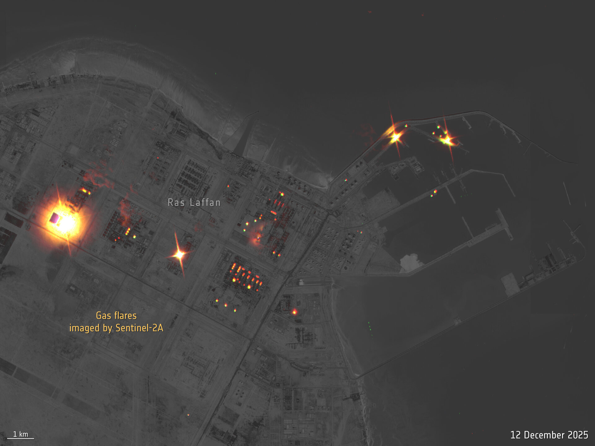 gas-flares-in-qatar-imaged-by-sentinel-2a-pillars