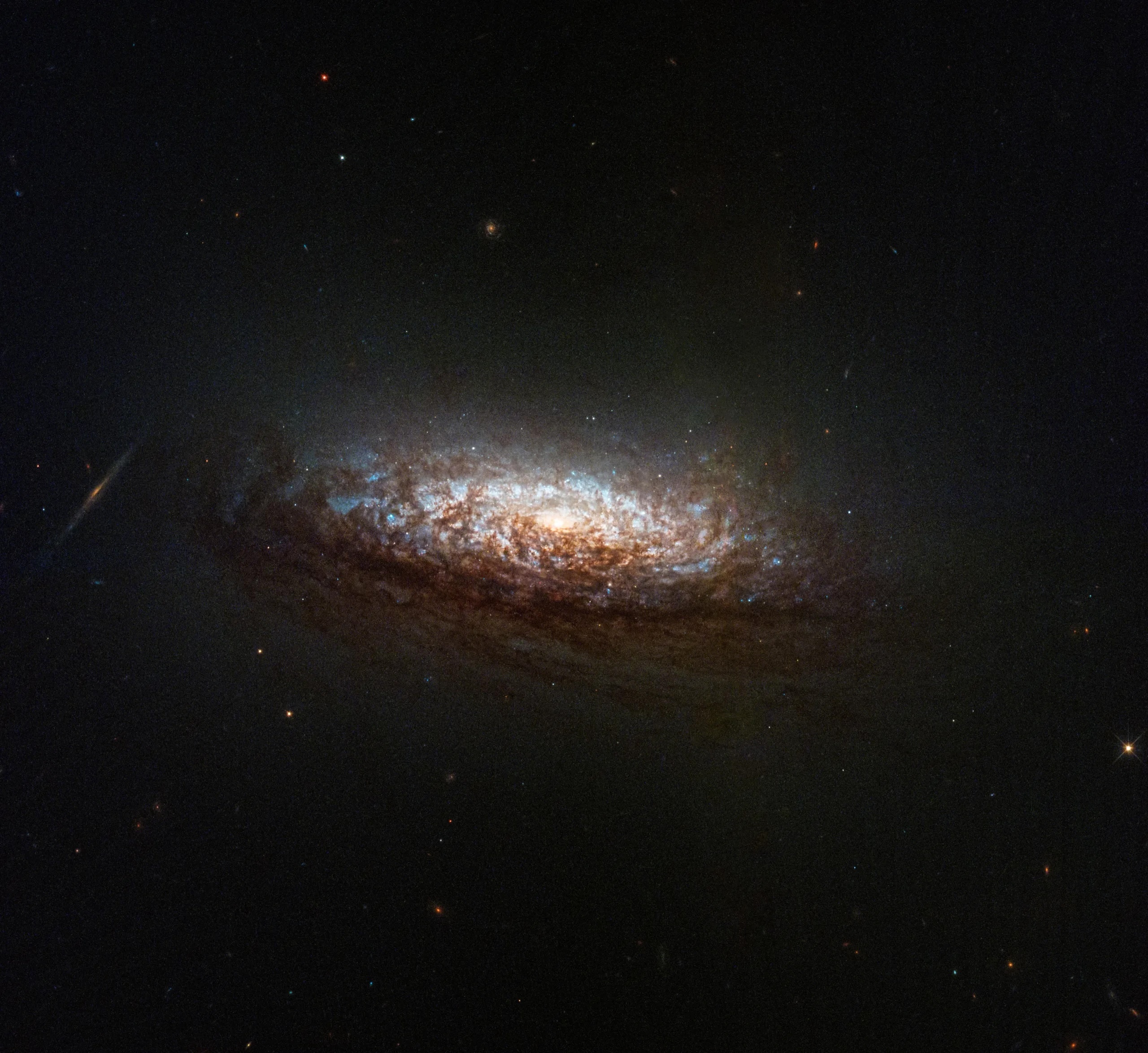 hubble-ngc1546-stsci-h-p24026a-f-4032x3701-1