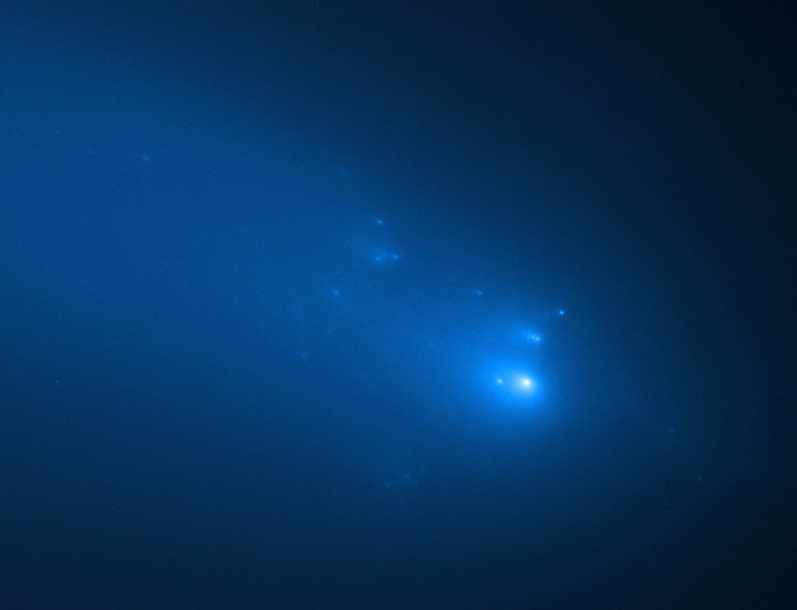 hubble-observation-of-comet-atlas-on-23-april-2020-pillars
