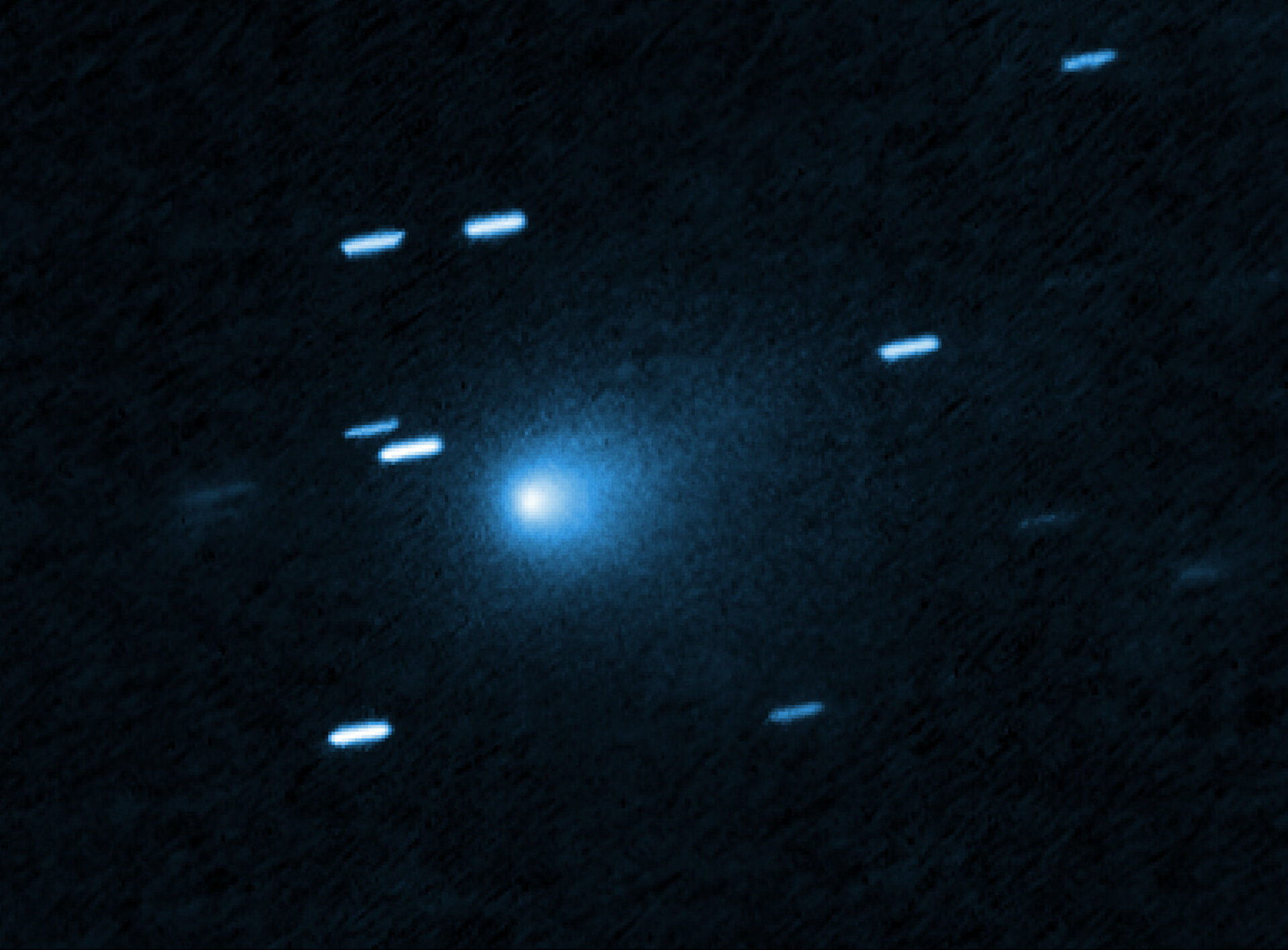 hubble-sizes-up-rare-interstellar-comet-pillars