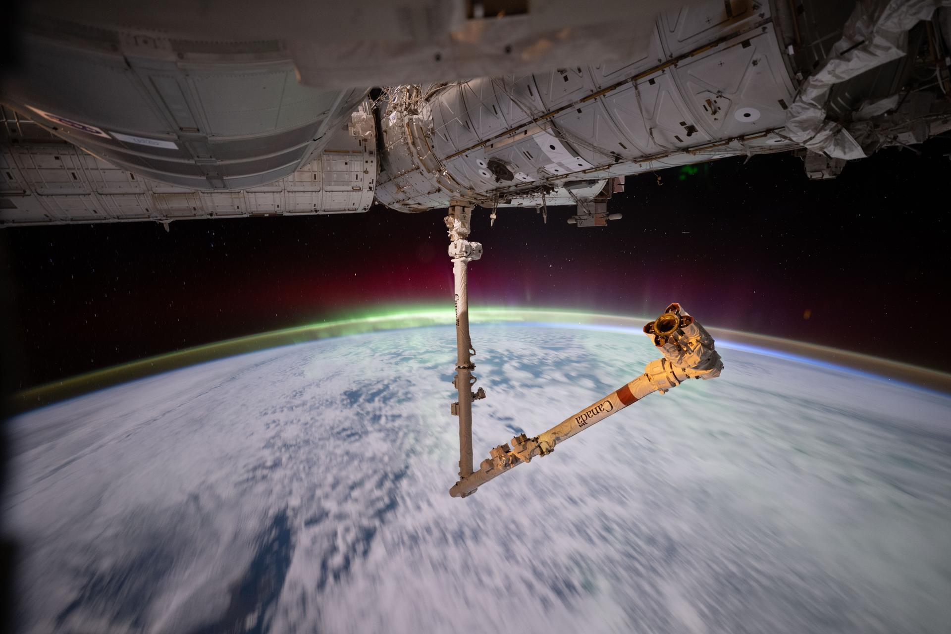 iss074e0433177large
