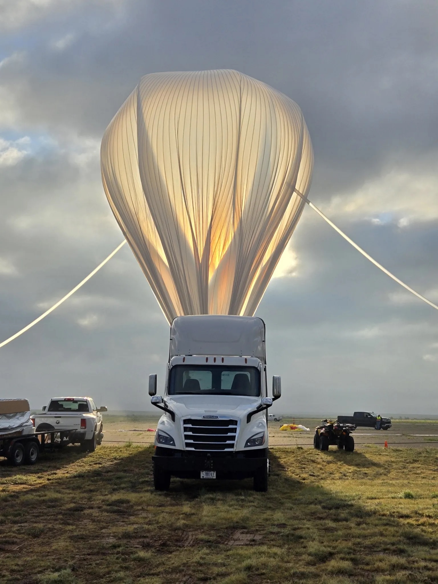 jpl-remote-balloon-and-truck-during-inflation-scientific-balloon-9-14-2025-credit-nasa-rotated