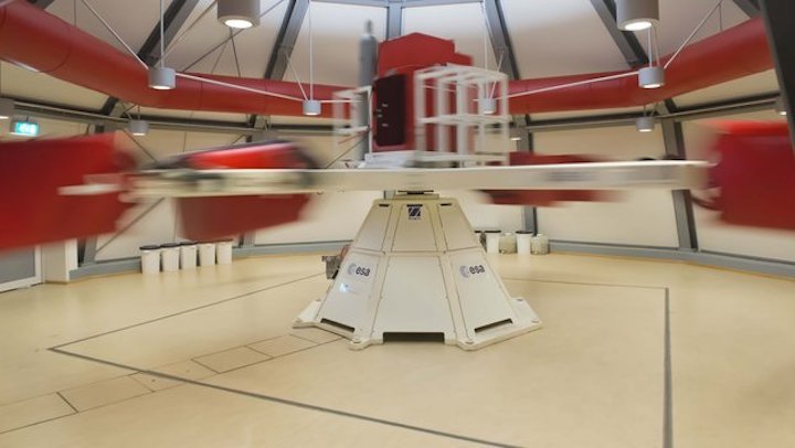 large-diameter-centrifuge-at-full-speed-large