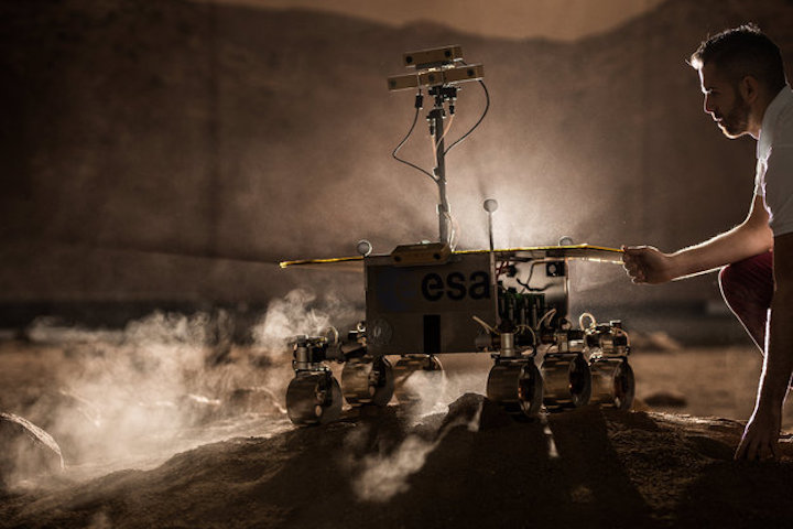 model-of-exomars-rover-at-control-centre-large
