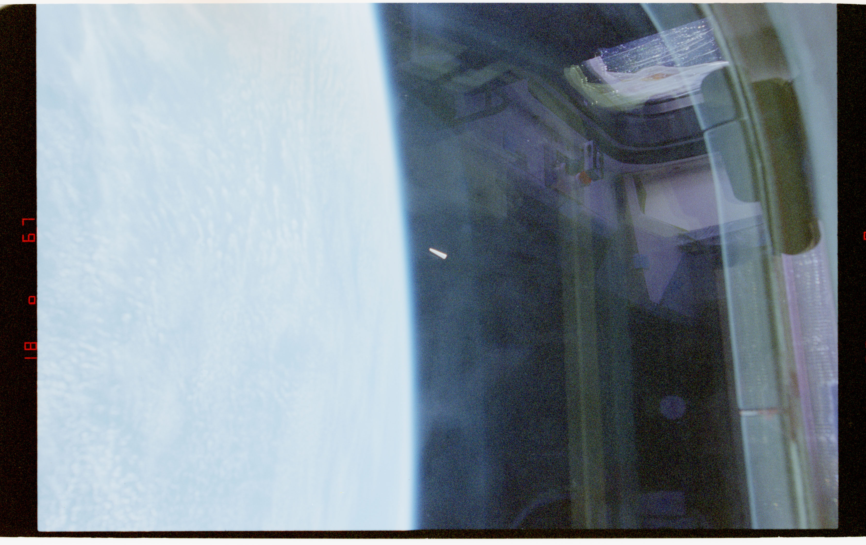 nasa-uap-d030-sts-80-unidentified-object-image1-1996