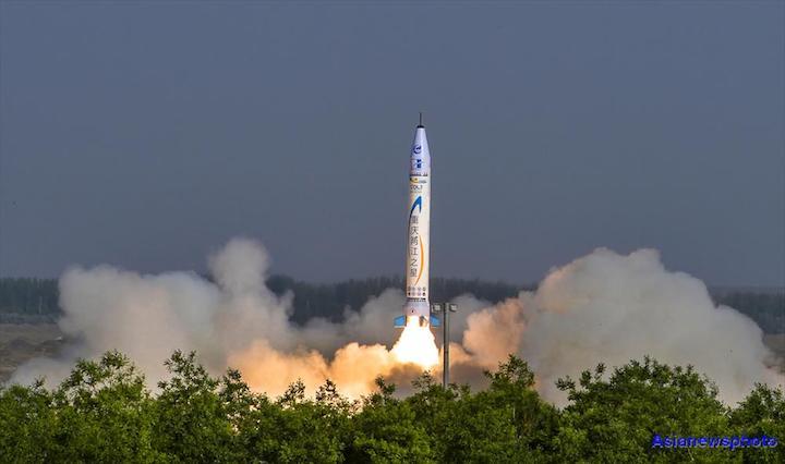 onespace-chongqing-liangjiang-star-liftoff-may17-0733bjt-cd-chongqing-daily-wannan-1