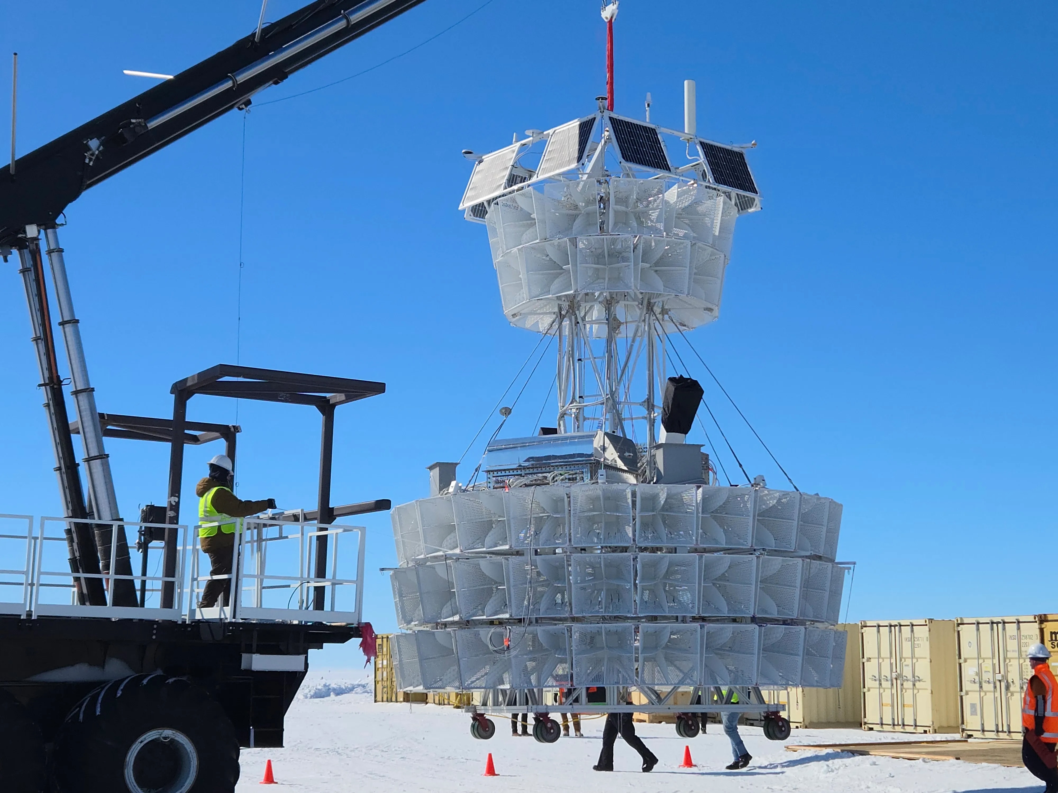 pueo-balloon-payload-integration-antarctica-2025-credit-nasa-andrew-hamilton