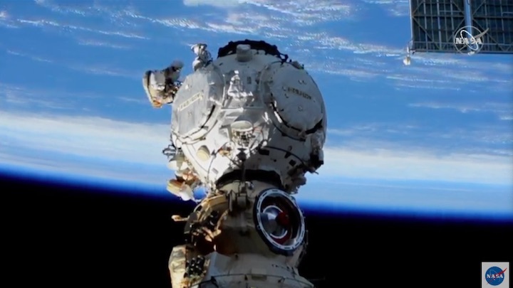 russian-spacewalk-51-as