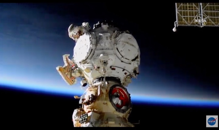 russian-spacewalk-51-ay