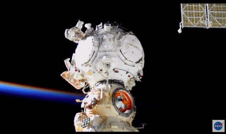 russian-spacewalk-51-az
